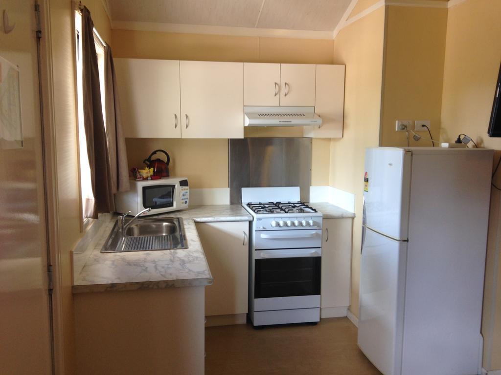Pinjarra Caravan Park And Cabins Стая снимка