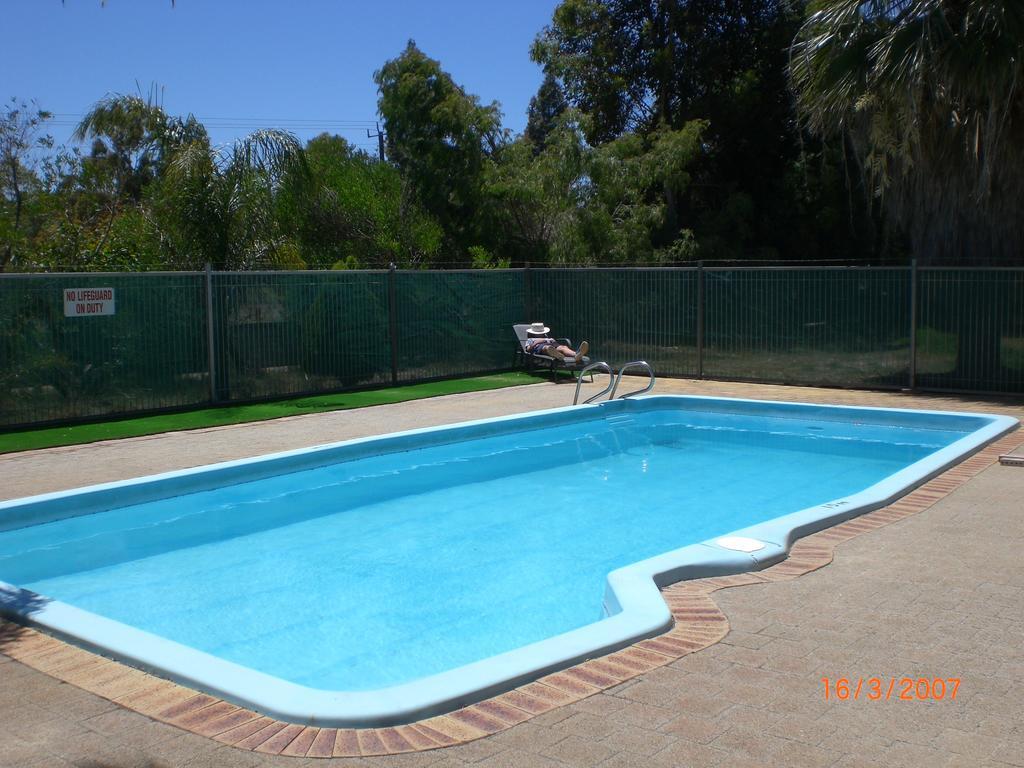 Pinjarra Caravan Park And Cabins Екстериор снимка