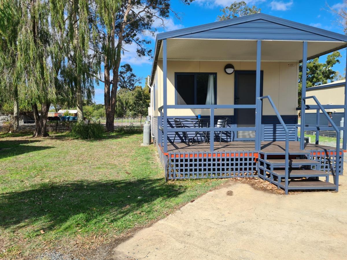 Pinjarra Caravan Park And Cabins Екстериор снимка