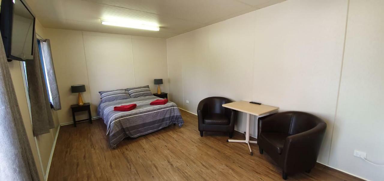 Pinjarra Caravan Park And Cabins Екстериор снимка