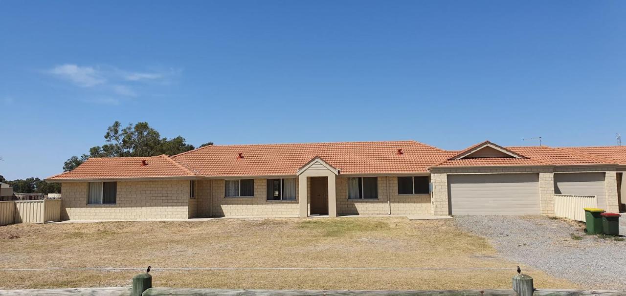 Pinjarra Caravan Park And Cabins Екстериор снимка
