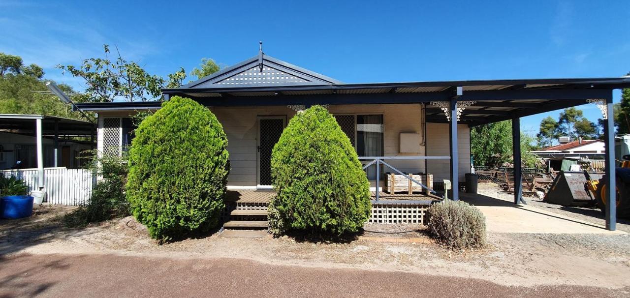 Pinjarra Caravan Park And Cabins Екстериор снимка