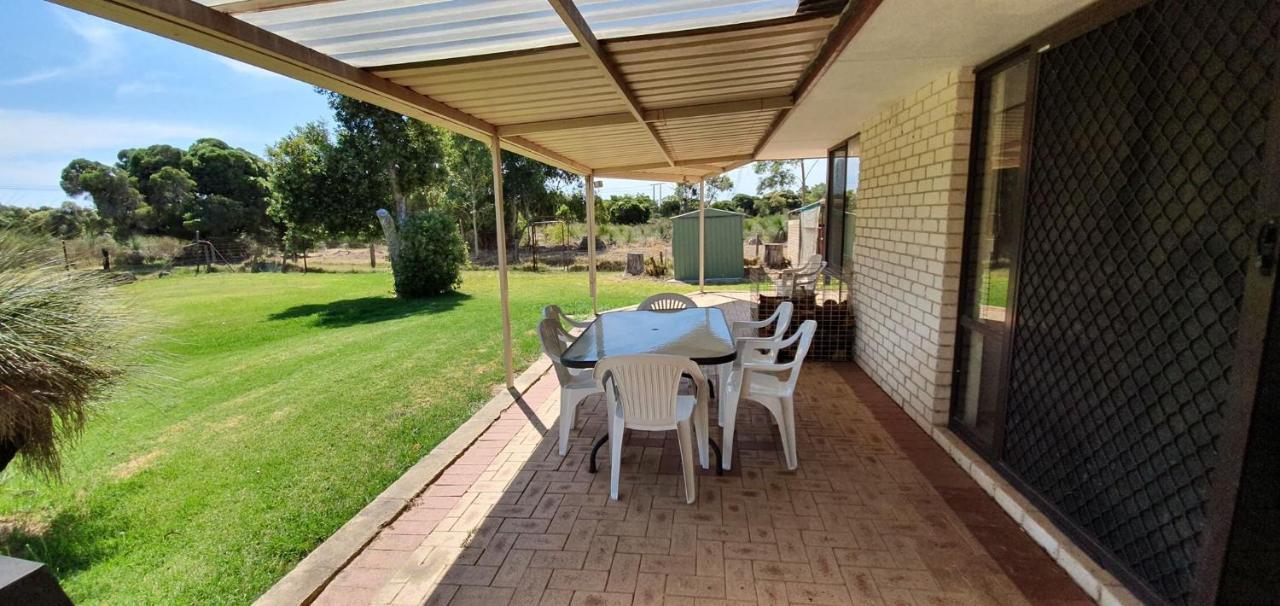 Pinjarra Caravan Park And Cabins Екстериор снимка