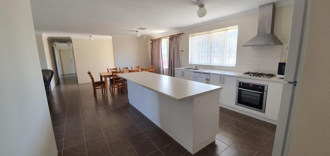 Pinjarra Caravan Park And Cabins Екстериор снимка