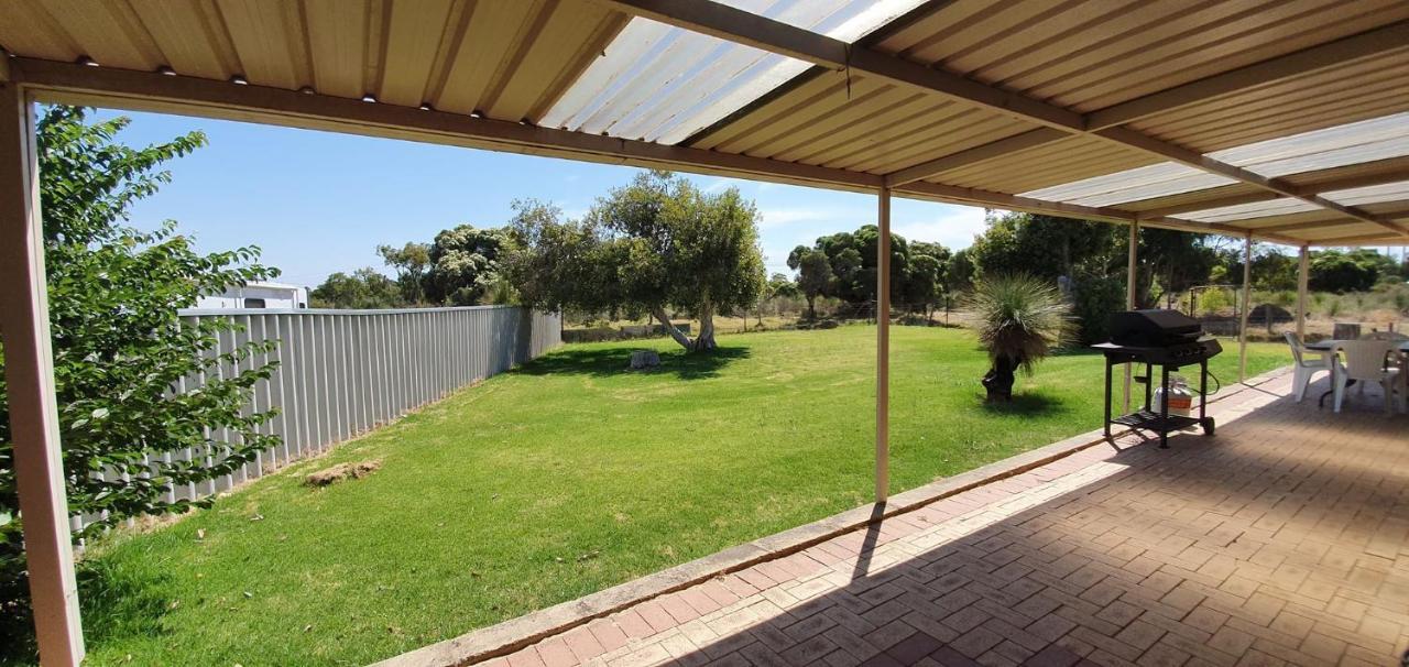 Pinjarra Caravan Park And Cabins Екстериор снимка