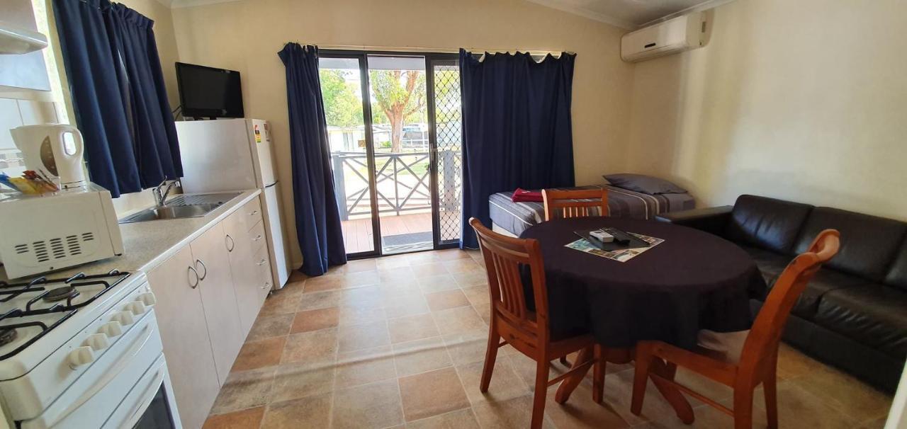 Pinjarra Caravan Park And Cabins Екстериор снимка