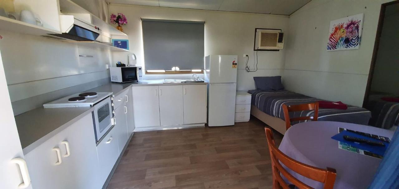 Pinjarra Caravan Park And Cabins Екстериор снимка